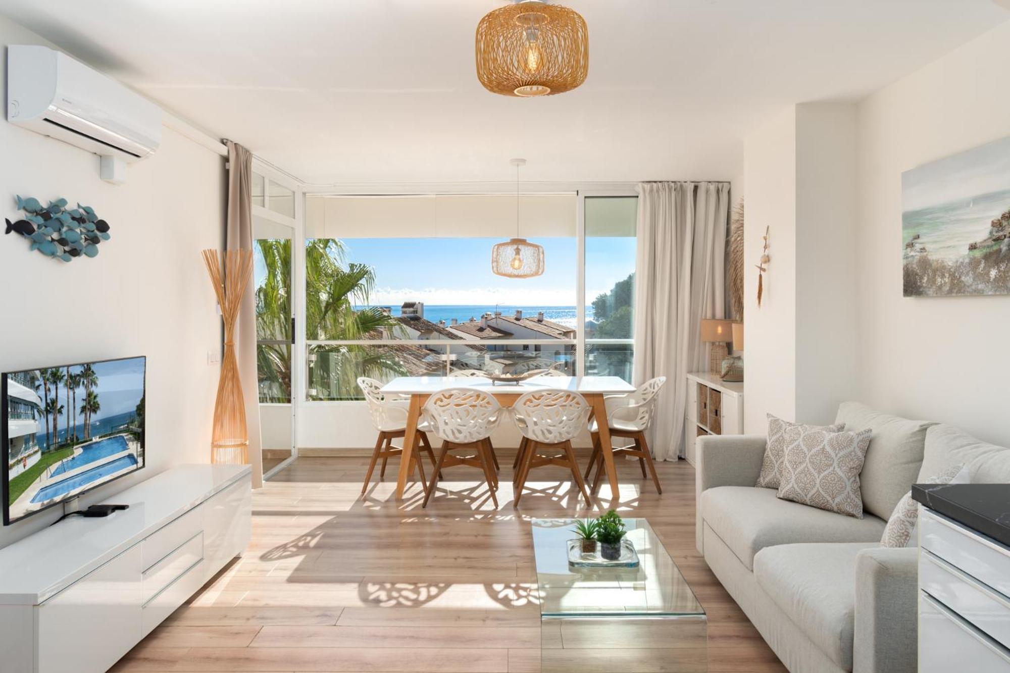 Luxury Frontline Beach Apartment With Sea View Бенальмадена Экстерьер фото