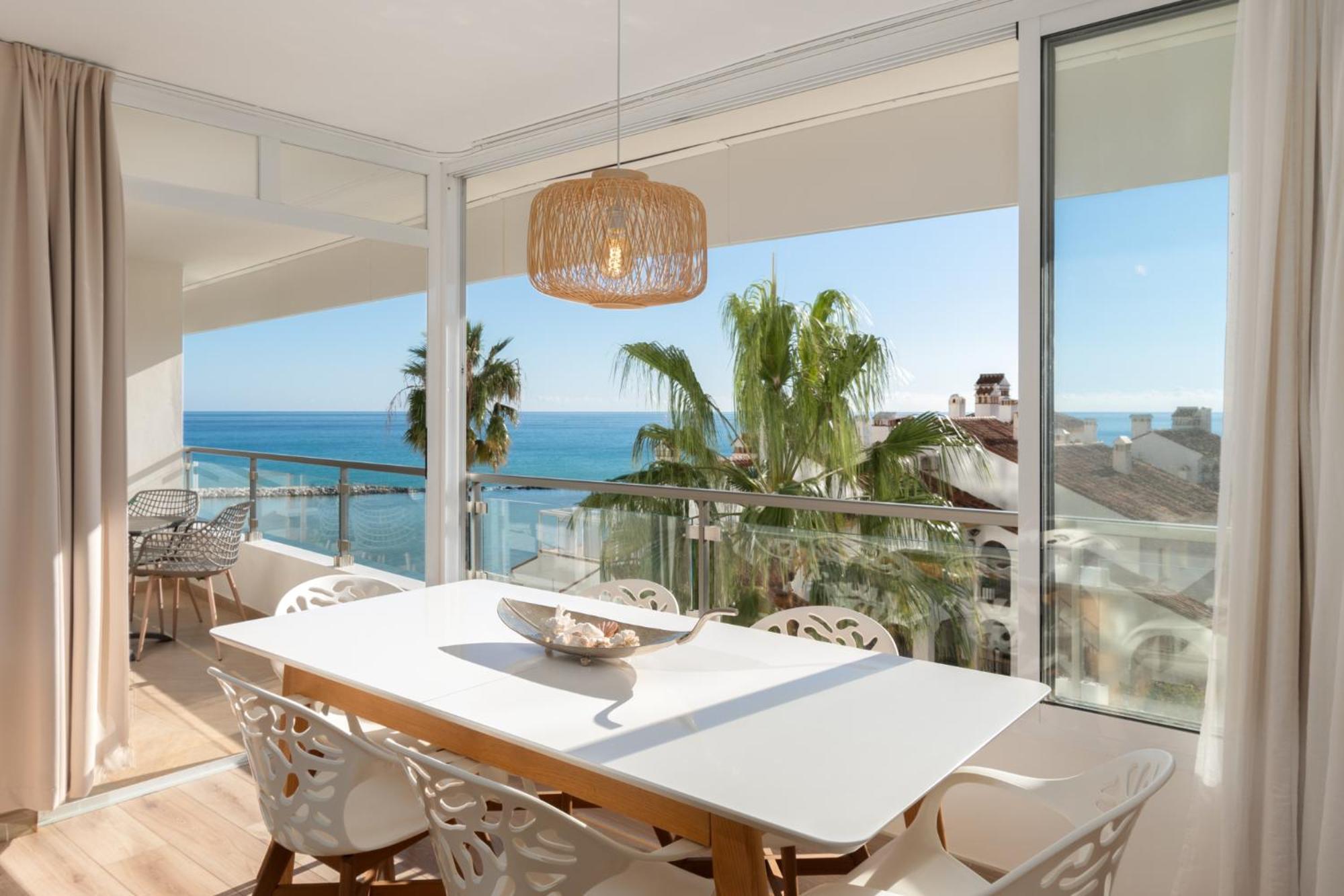 Luxury Frontline Beach Apartment With Sea View Бенальмадена Экстерьер фото